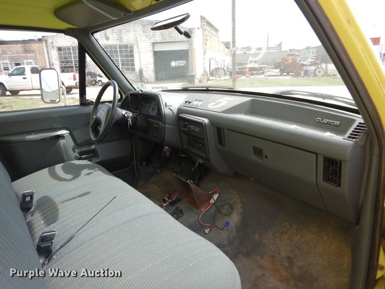 image for item FK9751 1991 Ford F350 utility bed pickup truck