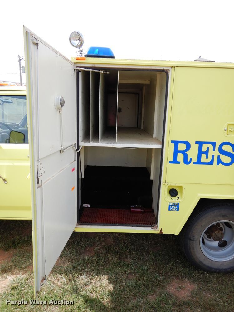 image for item FK9751 1991 Ford F350 utility bed pickup truck