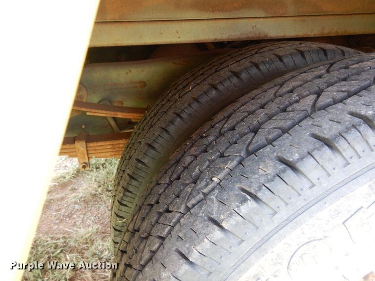 image for item FK9751 1991 Ford F350 utility bed pickup truck