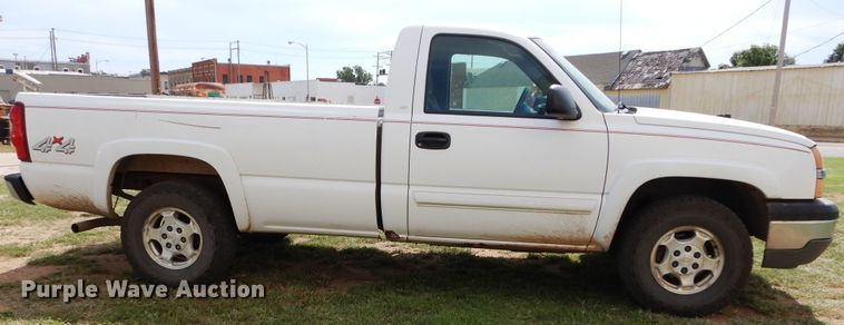 image for item FK9752 2003 Chevrolet Silverado 1500 pickup truck