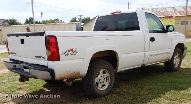 image for item FK9752 2003 Chevrolet Silverado 1500 pickup truck