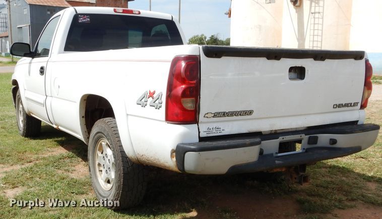 image for item FK9752 2003 Chevrolet Silverado 1500 pickup truck