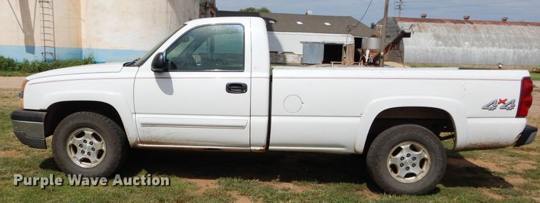 image for item FK9752 2003 Chevrolet Silverado 1500 pickup truck