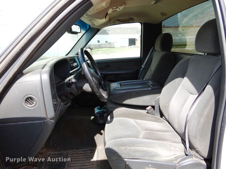 image for item FK9752 2003 Chevrolet Silverado 1500 pickup truck