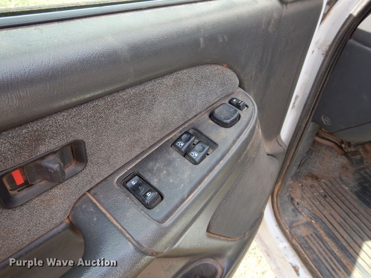 image for item FK9752 2003 Chevrolet Silverado 1500 pickup truck