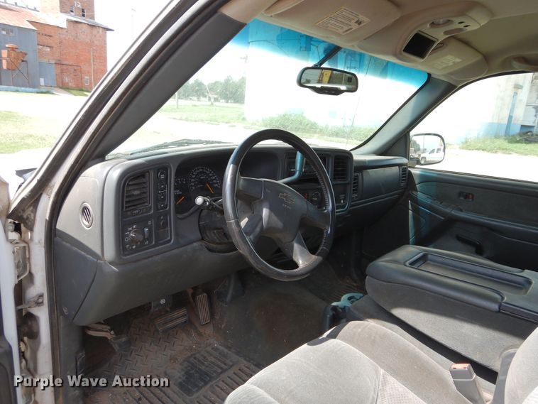 image for item FK9752 2003 Chevrolet Silverado 1500 pickup truck