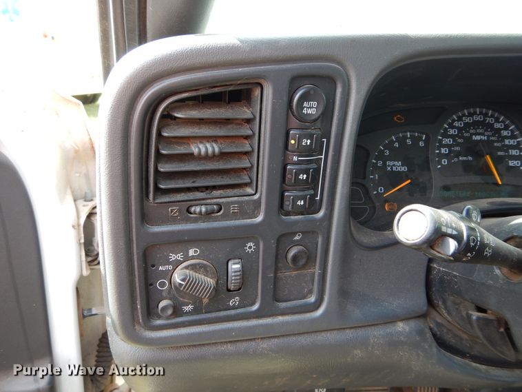 image for item FK9752 2003 Chevrolet Silverado 1500 pickup truck