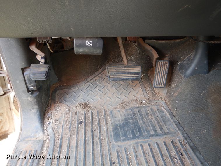 image for item FK9752 2003 Chevrolet Silverado 1500 pickup truck