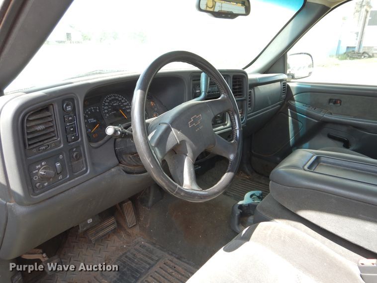 image for item FK9752 2003 Chevrolet Silverado 1500 pickup truck