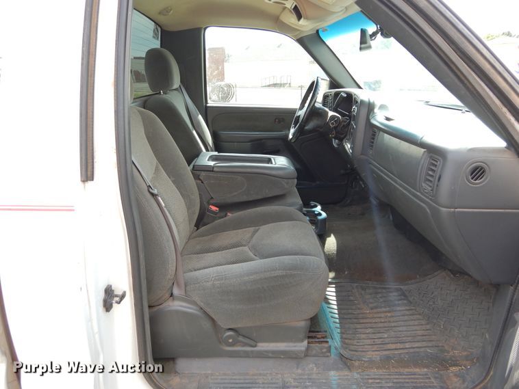 image for item FK9752 2003 Chevrolet Silverado 1500 pickup truck