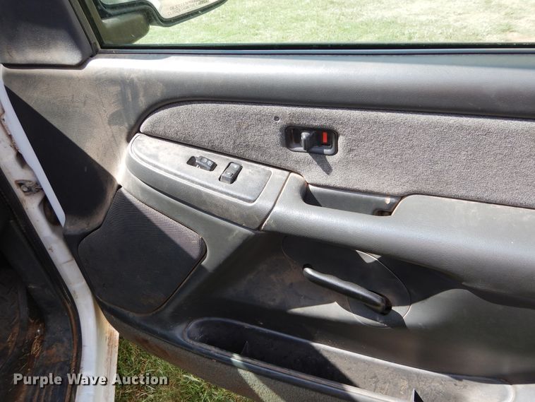 image for item FK9752 2003 Chevrolet Silverado 1500 pickup truck