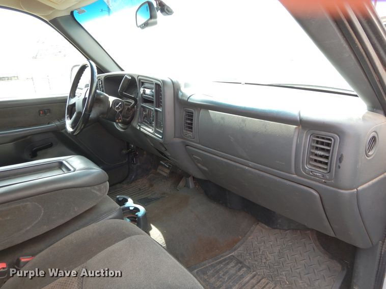 image for item FK9752 2003 Chevrolet Silverado 1500 pickup truck