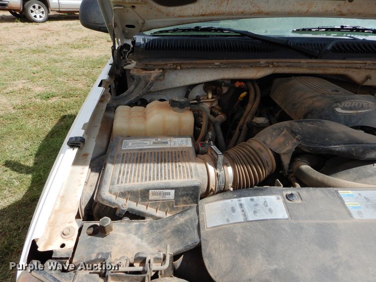 image for item FK9752 2003 Chevrolet Silverado 1500 pickup truck