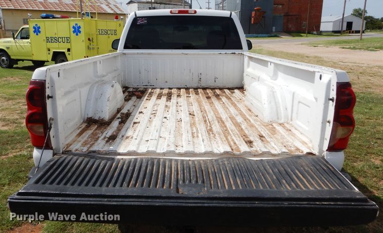 image for item FK9752 2003 Chevrolet Silverado 1500 pickup truck