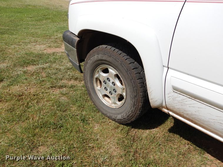 image for item FK9752 2003 Chevrolet Silverado 1500 pickup truck