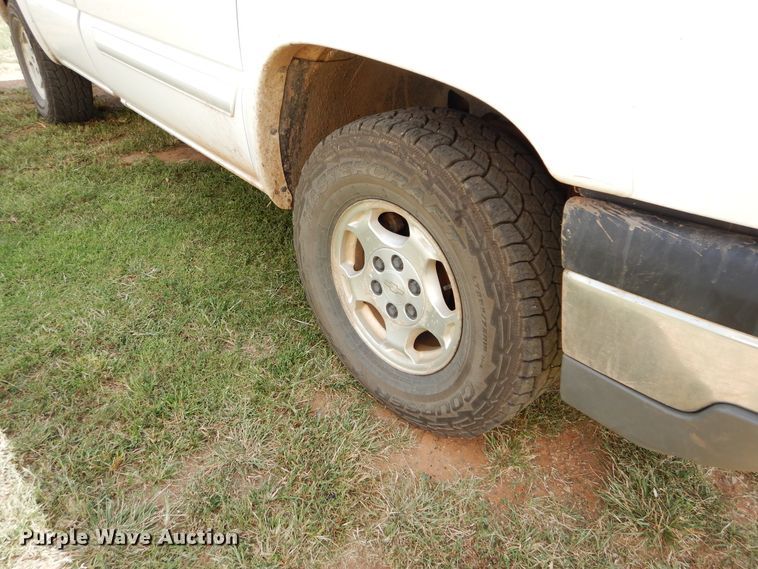 image for item FK9752 2003 Chevrolet Silverado 1500 pickup truck