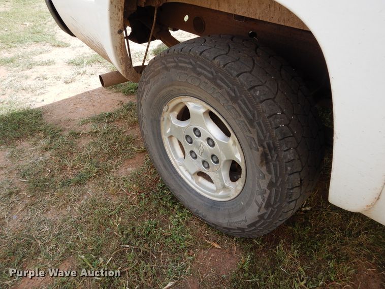 image for item FK9752 2003 Chevrolet Silverado 1500 pickup truck