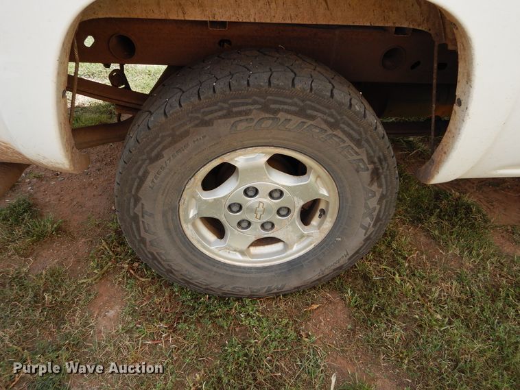 image for item FK9752 2003 Chevrolet Silverado 1500 pickup truck