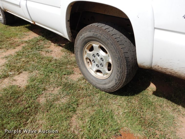 image for item FK9752 2003 Chevrolet Silverado 1500 pickup truck