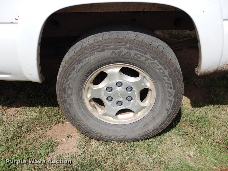 image for item FK9752 2003 Chevrolet Silverado 1500 pickup truck