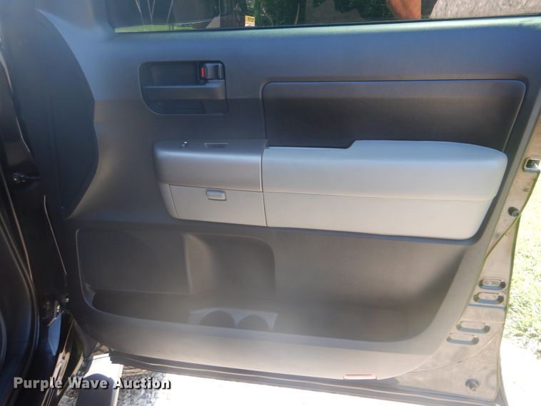 image for item FT9480 2013 Toyota Tundra Crew Max pickup truck