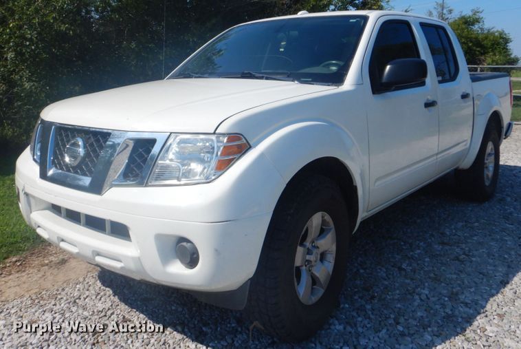 image for item FT9482 2013 Nissan Frontier Crew Cab pickup truck