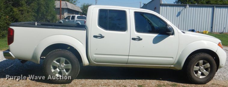 image for item FT9482 2013 Nissan Frontier Crew Cab pickup truck