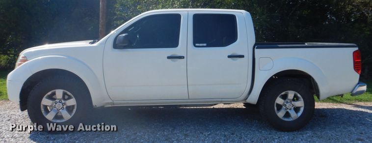 image for item FT9482 2013 Nissan Frontier Crew Cab pickup truck