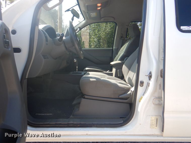 image for item FT9482 2013 Nissan Frontier Crew Cab pickup truck