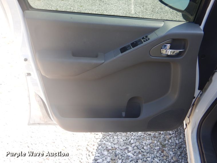 image for item FT9482 2013 Nissan Frontier Crew Cab pickup truck