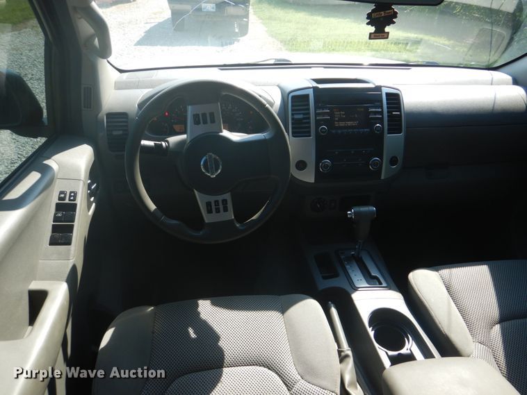 image for item FT9482 2013 Nissan Frontier Crew Cab pickup truck