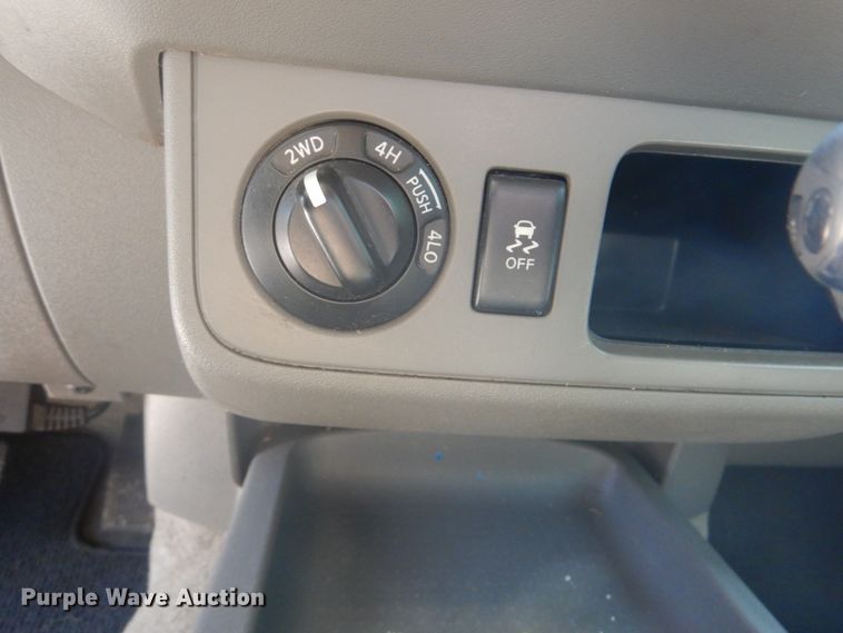 image for item FT9482 2013 Nissan Frontier Crew Cab pickup truck