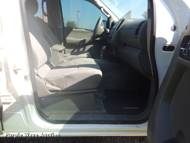 image for item FT9482 2013 Nissan Frontier Crew Cab pickup truck