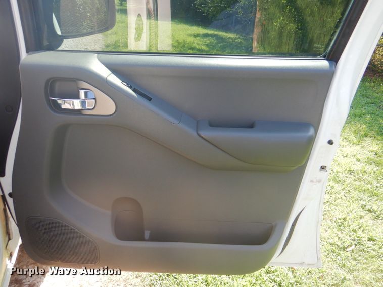 image for item FT9482 2013 Nissan Frontier Crew Cab pickup truck