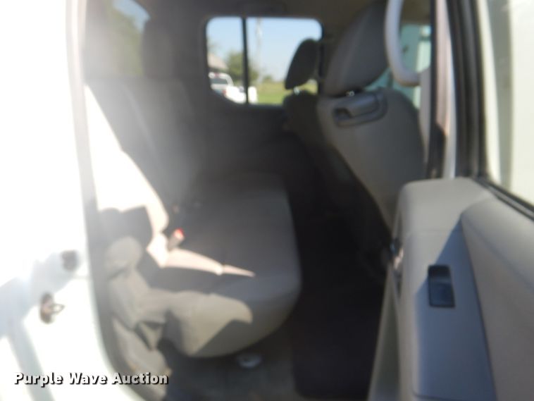 image for item FT9482 2013 Nissan Frontier Crew Cab pickup truck