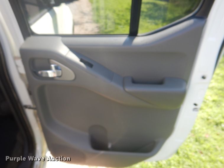 image for item FT9482 2013 Nissan Frontier Crew Cab pickup truck