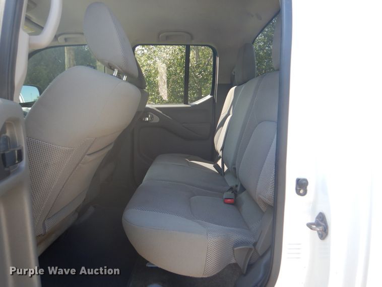 image for item FT9482 2013 Nissan Frontier Crew Cab pickup truck