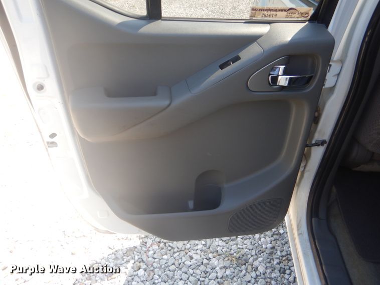 image for item FT9482 2013 Nissan Frontier Crew Cab pickup truck