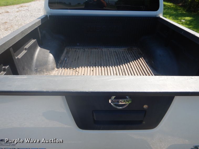 image for item FT9482 2013 Nissan Frontier Crew Cab pickup truck