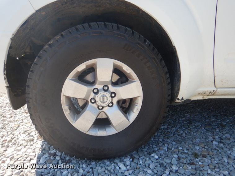 image for item FT9482 2013 Nissan Frontier Crew Cab pickup truck