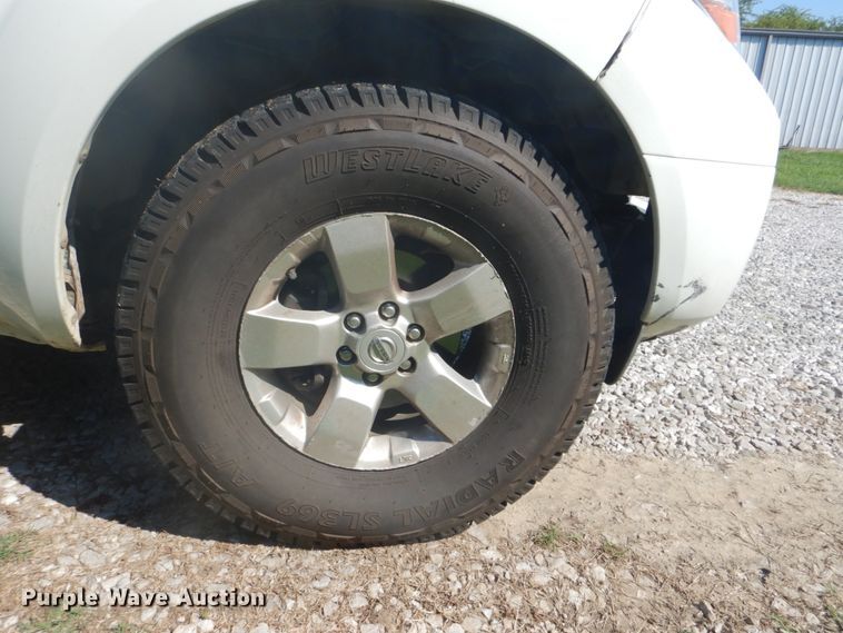 image for item FT9482 2013 Nissan Frontier Crew Cab pickup truck