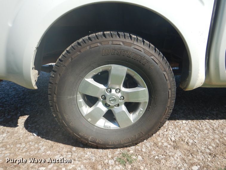 image for item FT9482 2013 Nissan Frontier Crew Cab pickup truck