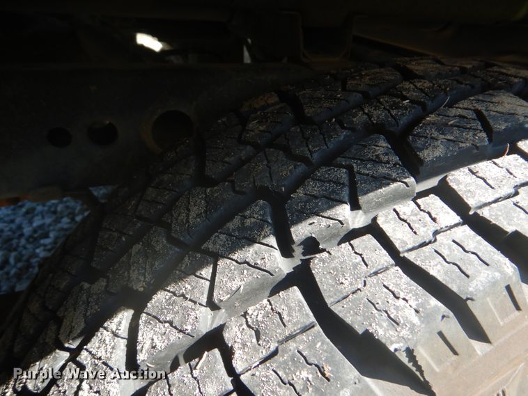 image for item FT9482 2013 Nissan Frontier Crew Cab pickup truck