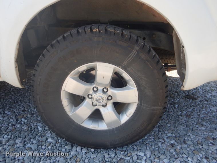 image for item FT9482 2013 Nissan Frontier Crew Cab pickup truck