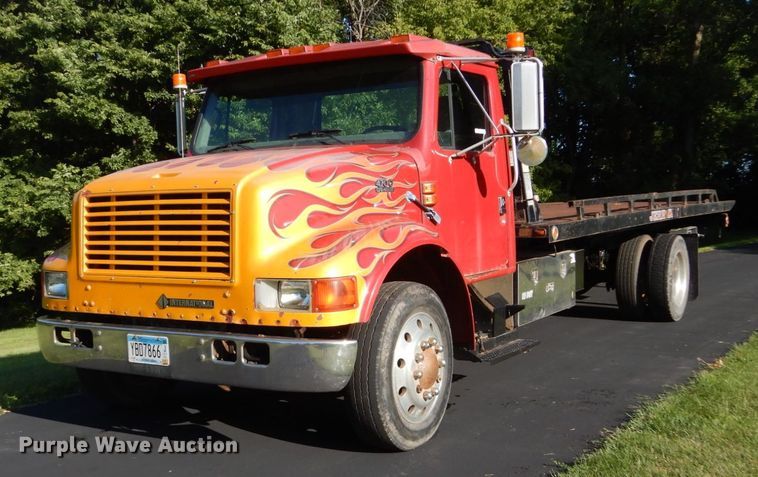 image for item FU9415 1999 International 4700 rollback truck