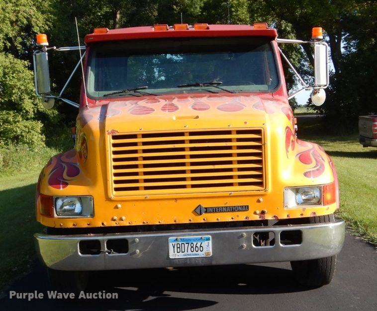 image for item FU9415 1999 International 4700 rollback truck