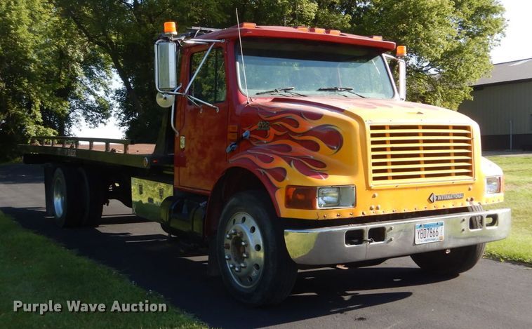 image for item FU9415 1999 International 4700 rollback truck