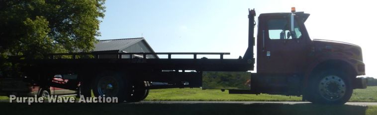 image for item FU9415 1999 International 4700 rollback truck