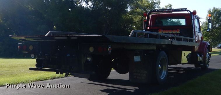 image for item FU9415 1999 International 4700 rollback truck