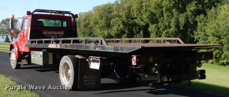 image for item FU9415 1999 International 4700 rollback truck